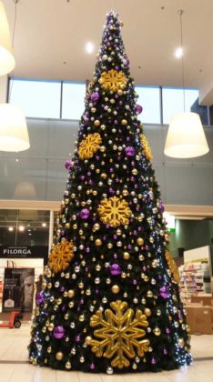 Grand Sapin de Noël Décoré